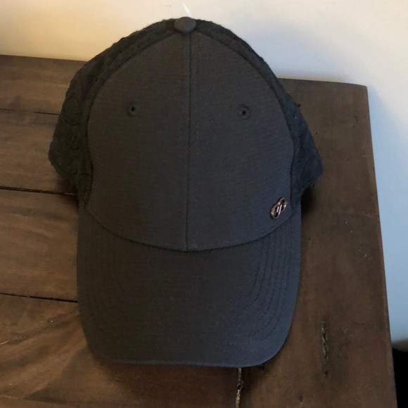 Calia scroll embroidery cap black limited edition - Picture 5 of 7